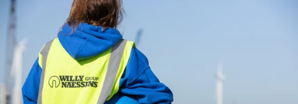 Persoon met fluovestje